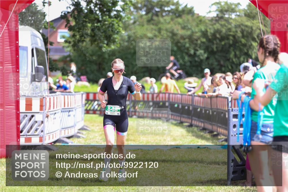 21.06.2026 - 29. Vierlanden-Triathlon Andreas Tolksdorf http://msf.ph/oto/9922120 21.06.2026 13:44:43 Ziel 754, 848 meine-sportfotos.de
