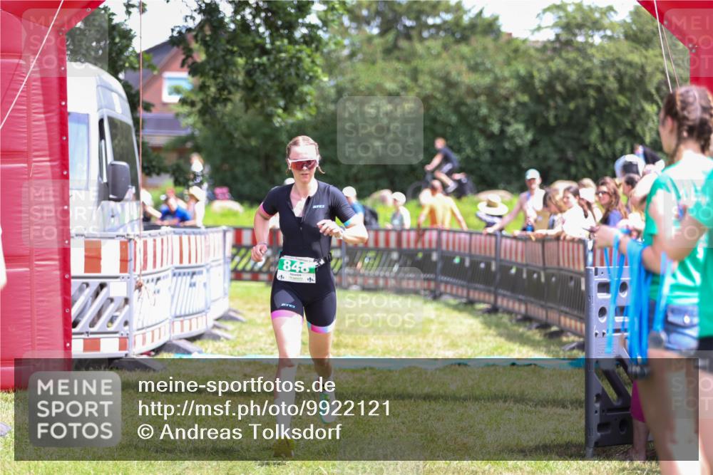 21.06.2026 - 29. Vierlanden-Triathlon Andreas Tolksdorf http://msf.ph/oto/9922121 21.06.2026 13:44:43 Ziel 754, 848 meine-sportfotos.de