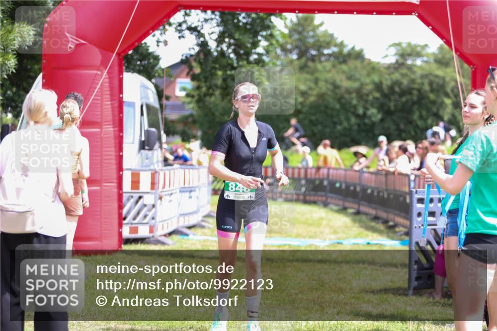 21.06.2026 - 29. Vierlanden-Triathlon Andreas Tolksdorf http://msf.ph/oto/9922123 21.06.2026 13:44:44 Ziel 754, 848 meine-sportfotos.de