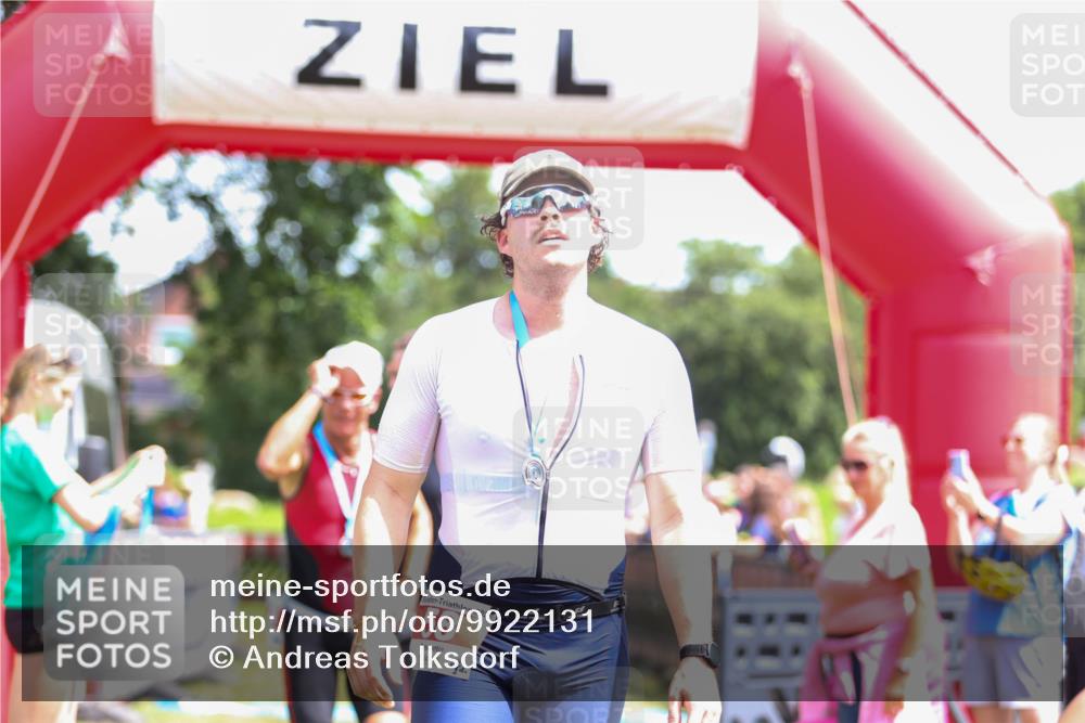 21.06.2026 - 29. Vierlanden-Triathlon Andreas Tolksdorf http://msf.ph/oto/9922131 21.06.2026 13:45:22 Ziel  meine-sportfotos.de