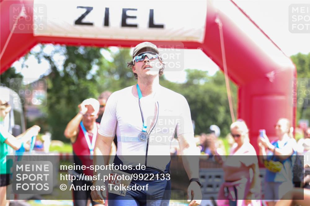 21.06.2026 - 29. Vierlanden-Triathlon Andreas Tolksdorf http://msf.ph/oto/9922133 21.06.2026 13:45:22 Ziel  meine-sportfotos.de