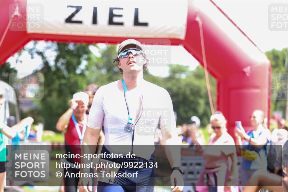 21.06.2026 - 29. Vierlanden-Triathlon Andreas Tolksdorf http://msf.ph/oto/9922134 21.06.2026 13:45:22 Ziel  meine-sportfotos.de