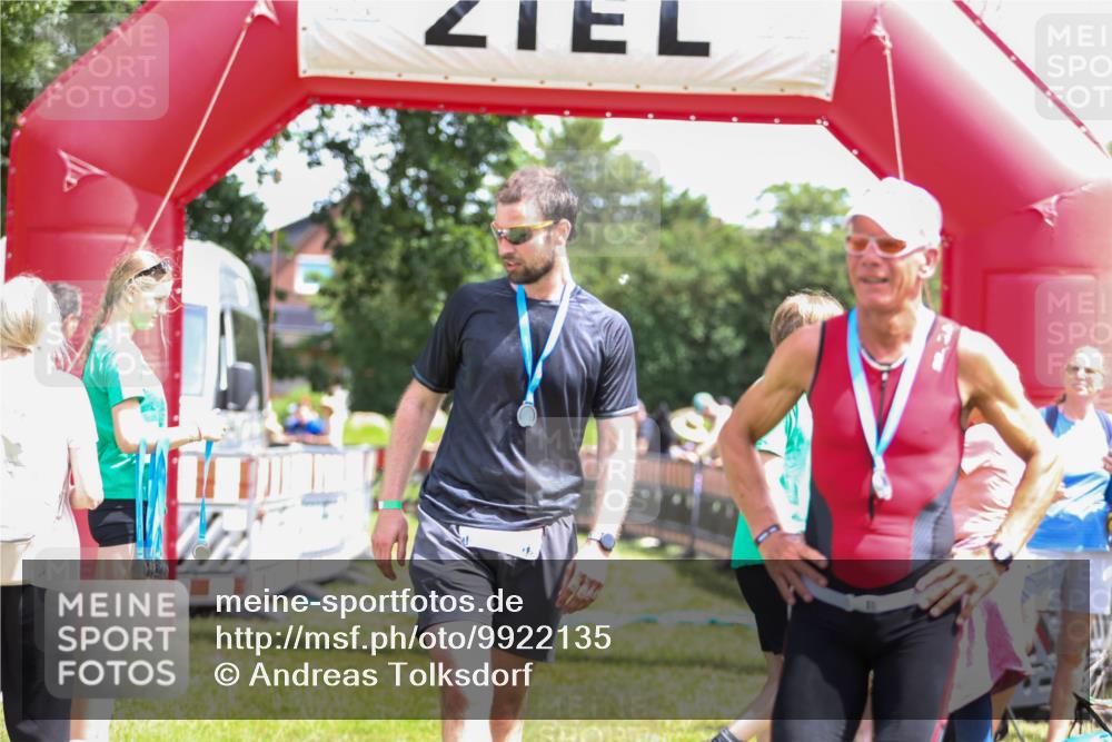 21.06.2026 - 29. Vierlanden-Triathlon Andreas Tolksdorf http://msf.ph/oto/9922135 21.06.2026 13:45:27 Ziel  meine-sportfotos.de