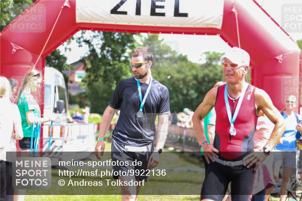 21.06.2026 - 29. Vierlanden-Triathlon Andreas Tolksdorf http://msf.ph/oto/9922136 21.06.2026 13:45:27 Ziel  meine-sportfotos.de