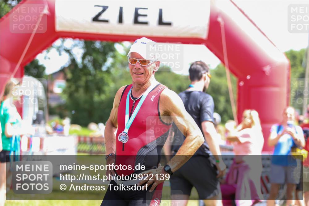 21.06.2026 - 29. Vierlanden-Triathlon Andreas Tolksdorf http://msf.ph/oto/9922139 21.06.2026 13:45:29 Ziel 126 meine-sportfotos.de