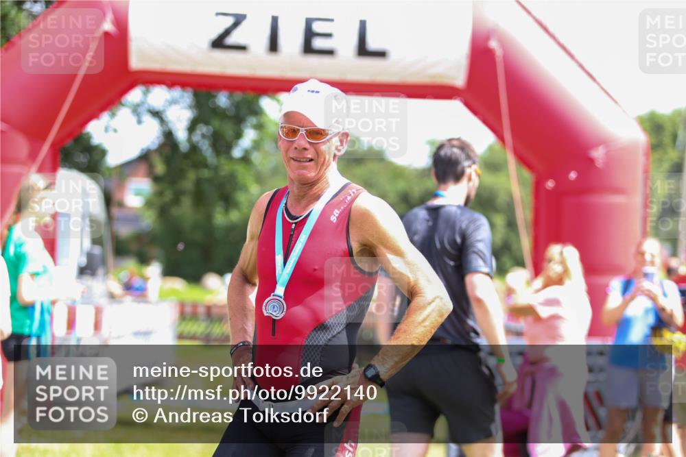 21.06.2026 - 29. Vierlanden-Triathlon Andreas Tolksdorf http://msf.ph/oto/9922140 21.06.2026 13:45:29 Ziel 126 meine-sportfotos.de