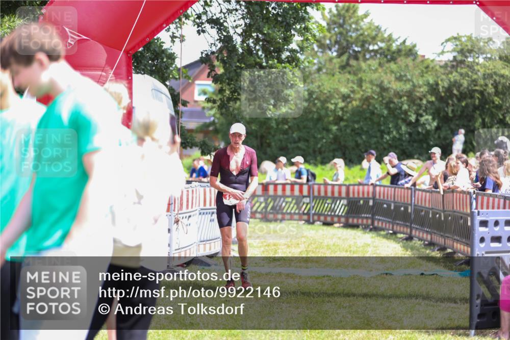 21.06.2026 - 29. Vierlanden-Triathlon Andreas Tolksdorf http://msf.ph/oto/9922146 21.06.2026 13:45:40 Ziel 101, 126 meine-sportfotos.de