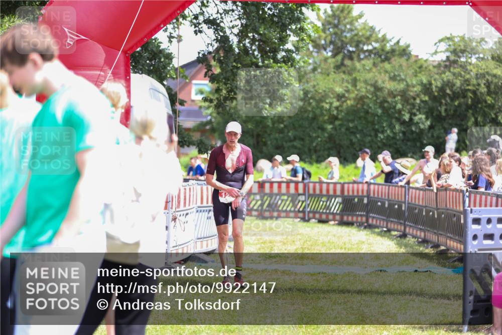21.06.2026 - 29. Vierlanden-Triathlon Andreas Tolksdorf http://msf.ph/oto/9922147 21.06.2026 13:45:40 Ziel 101, 126 meine-sportfotos.de