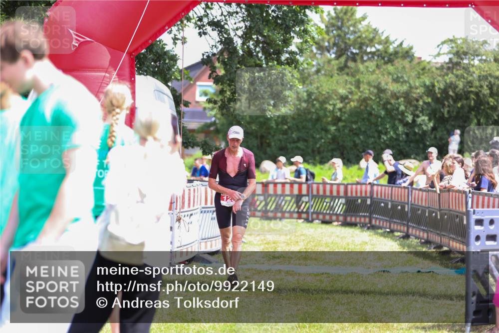 21.06.2026 - 29. Vierlanden-Triathlon Andreas Tolksdorf http://msf.ph/oto/9922149 21.06.2026 13:45:40 Ziel 101, 126 meine-sportfotos.de