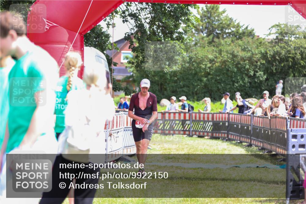 21.06.2026 - 29. Vierlanden-Triathlon Andreas Tolksdorf http://msf.ph/oto/9922150 21.06.2026 13:45:40 Ziel 101, 126 meine-sportfotos.de
