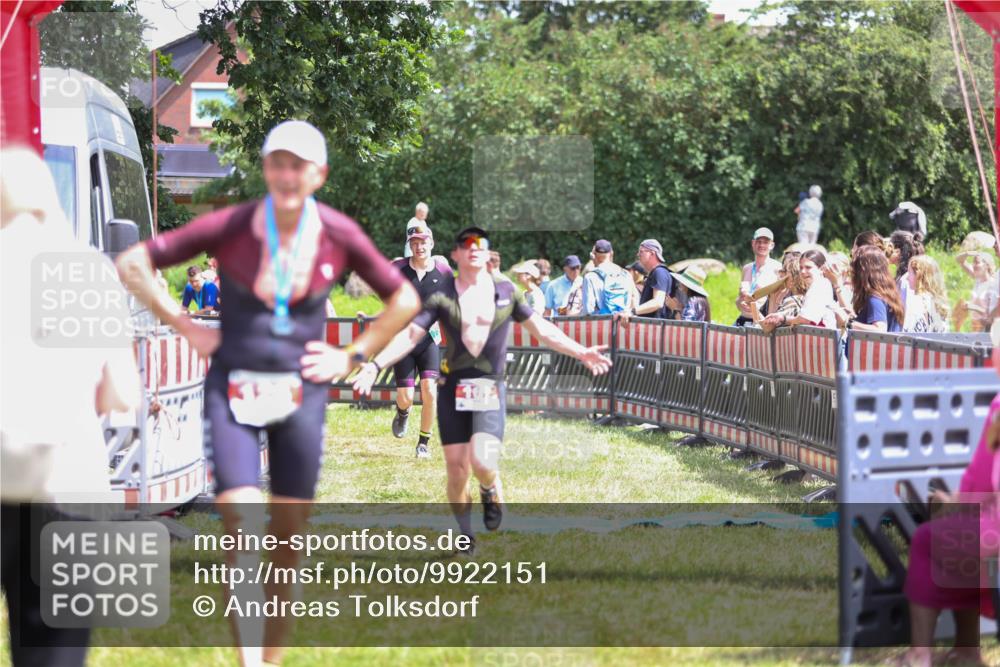 21.06.2026 - 29. Vierlanden-Triathlon Andreas Tolksdorf http://msf.ph/oto/9922151 21.06.2026 13:45:49 Ziel 101, 750 meine-sportfotos.de