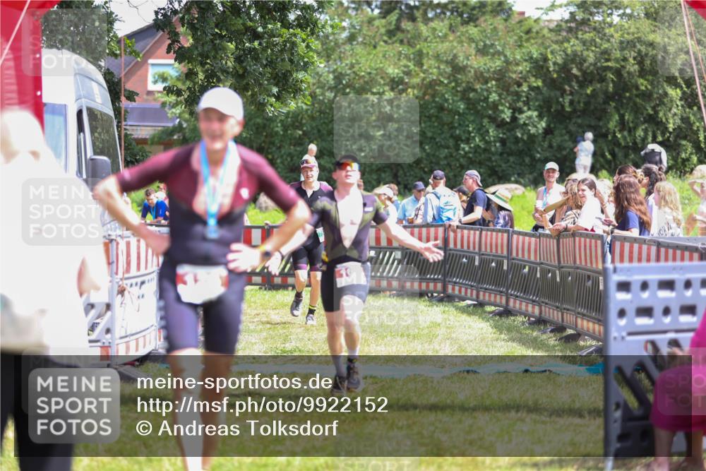 21.06.2026 - 29. Vierlanden-Triathlon Andreas Tolksdorf http://msf.ph/oto/9922152 21.06.2026 13:45:49 Ziel 101, 750 meine-sportfotos.de