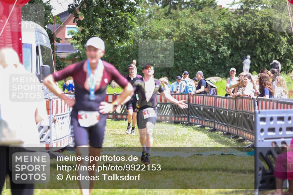 21.06.2026 - 29. Vierlanden-Triathlon Andreas Tolksdorf http://msf.ph/oto/9922153 21.06.2026 13:45:49 Ziel 101, 750 meine-sportfotos.de