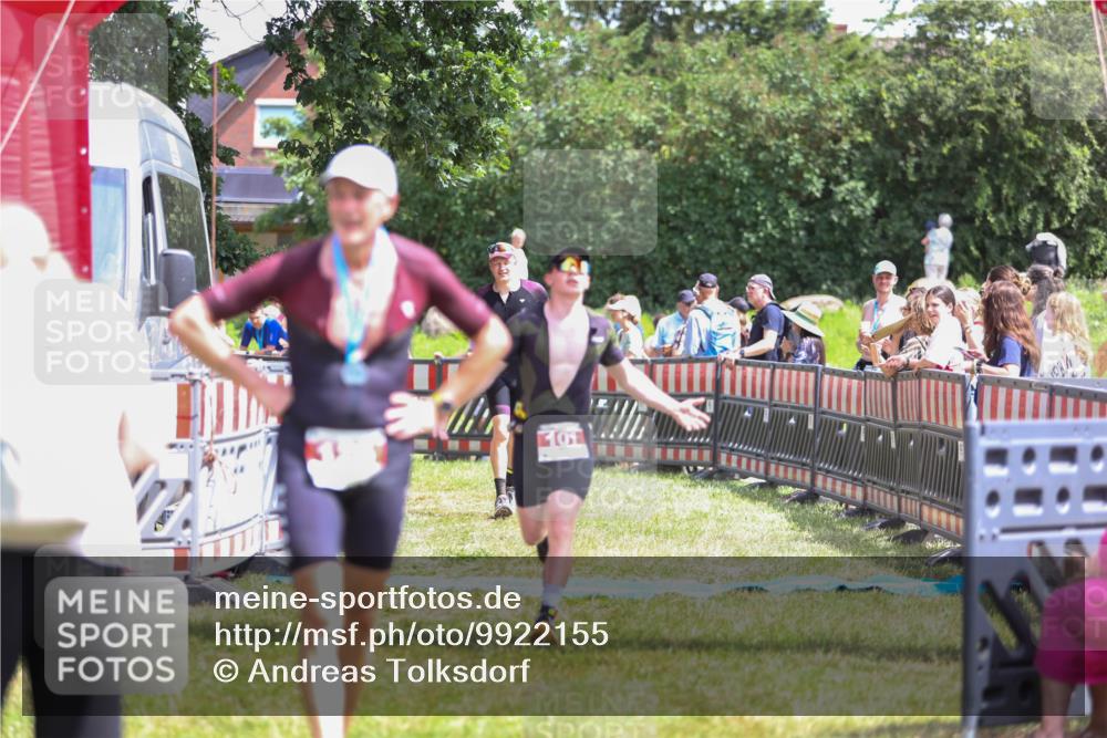 21.06.2026 - 29. Vierlanden-Triathlon Andreas Tolksdorf http://msf.ph/oto/9922155 21.06.2026 13:45:49 Ziel 101, 750 meine-sportfotos.de