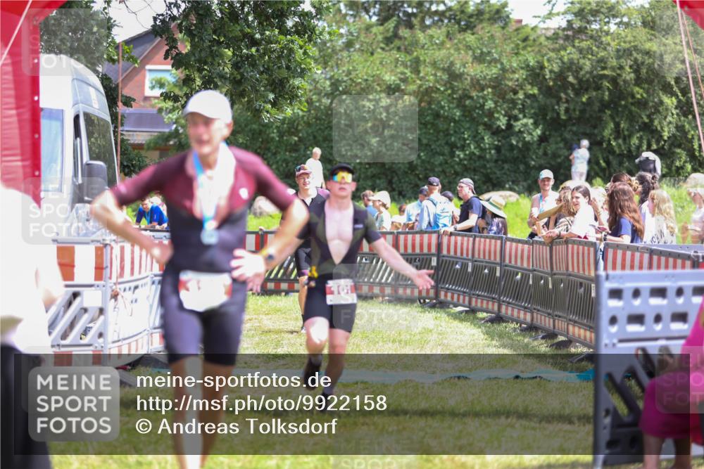 21.06.2026 - 29. Vierlanden-Triathlon Andreas Tolksdorf http://msf.ph/oto/9922158 21.06.2026 13:45:49 Ziel 101, 750 meine-sportfotos.de
