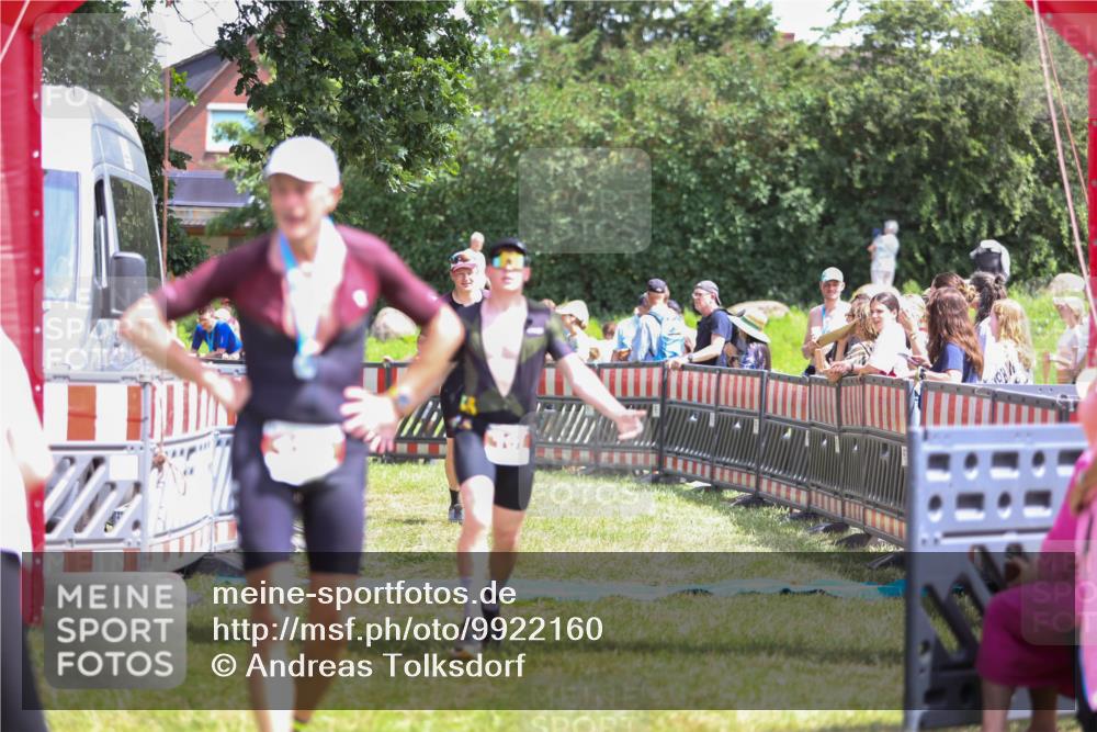 21.06.2026 - 29. Vierlanden-Triathlon Andreas Tolksdorf http://msf.ph/oto/9922160 21.06.2026 13:45:50 Ziel 101, 259, 750 meine-sportfotos.de