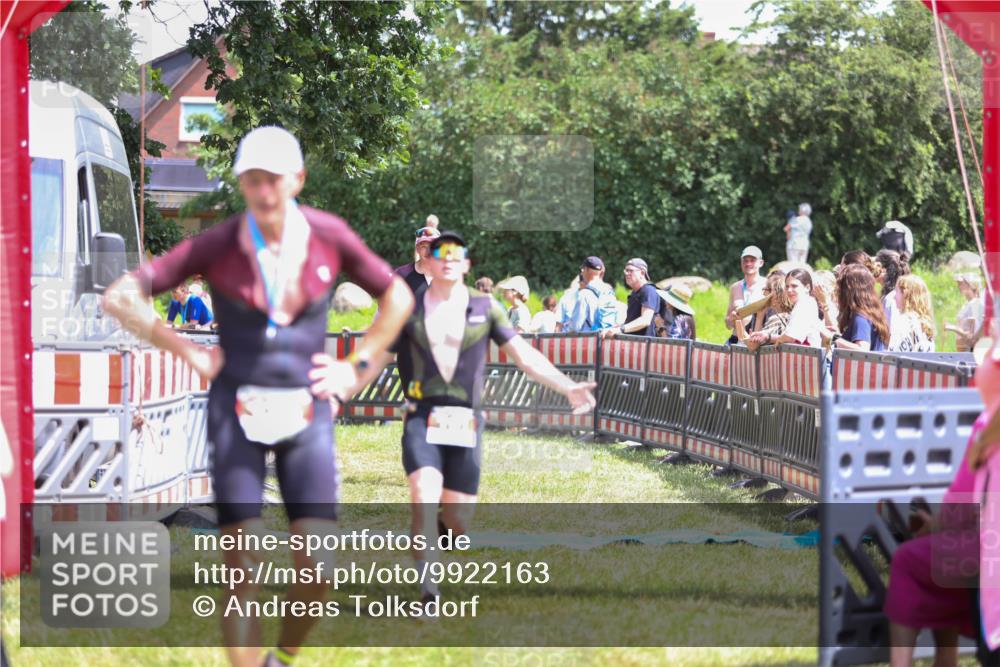 21.06.2026 - 29. Vierlanden-Triathlon Andreas Tolksdorf http://msf.ph/oto/9922163 21.06.2026 13:45:50 Ziel 101, 259, 750 meine-sportfotos.de