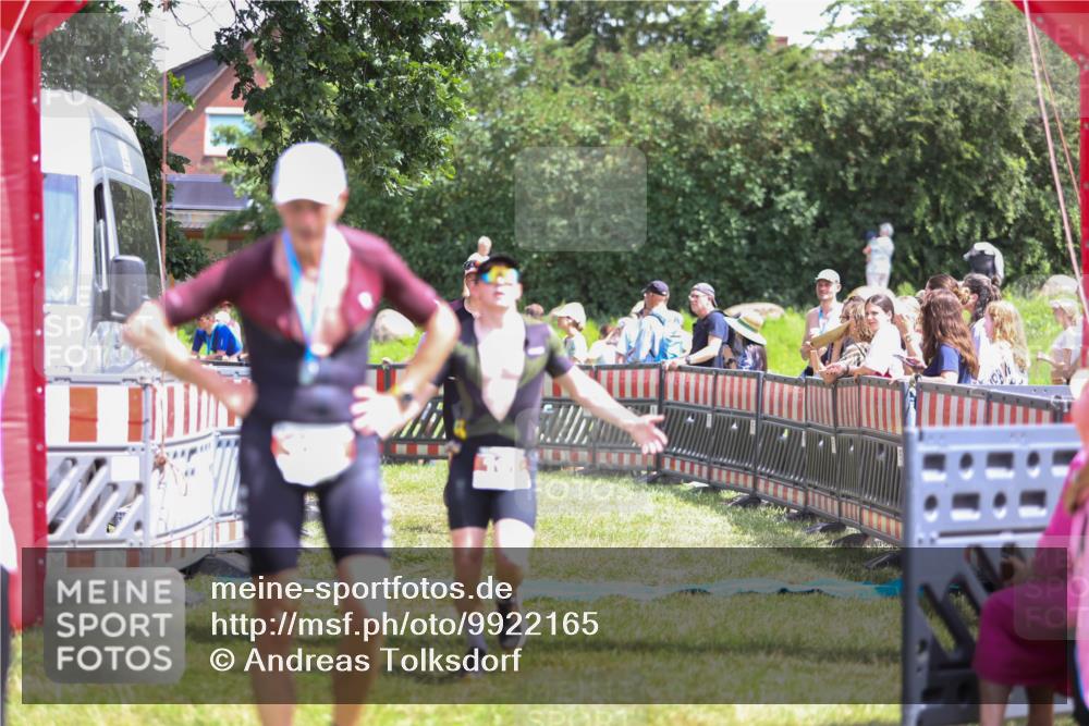 21.06.2026 - 29. Vierlanden-Triathlon Andreas Tolksdorf http://msf.ph/oto/9922165 21.06.2026 13:45:50 Ziel 101, 259, 750 meine-sportfotos.de