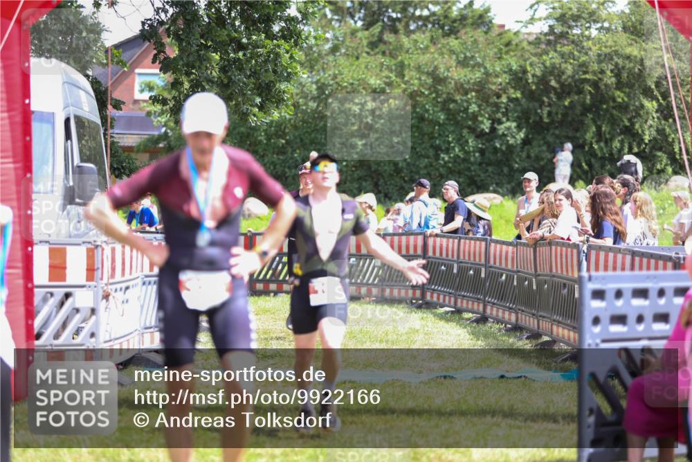 21.06.2026 - 29. Vierlanden-Triathlon Andreas Tolksdorf http://msf.ph/oto/9922166 21.06.2026 13:45:50 Ziel 101, 259, 750 meine-sportfotos.de