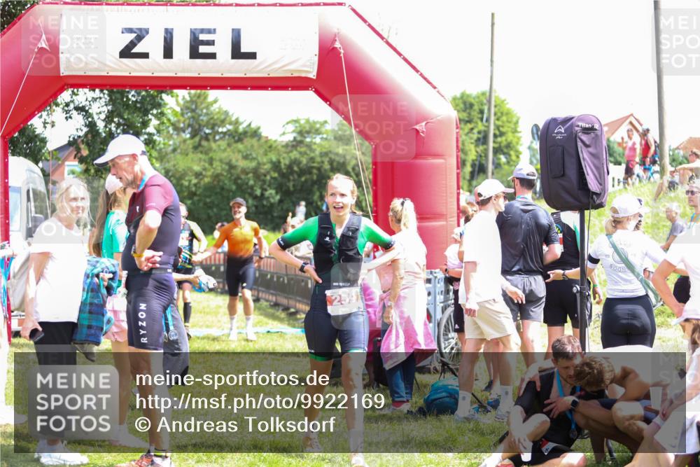 21.06.2026 - 29. Vierlanden-Triathlon Andreas Tolksdorf http://msf.ph/oto/9922169 21.06.2026 13:46:06 Ziel 259, 283, 842 meine-sportfotos.de