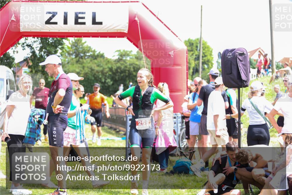 21.06.2026 - 29. Vierlanden-Triathlon Andreas Tolksdorf http://msf.ph/oto/9922173 21.06.2026 13:46:07 Ziel 283, 842 meine-sportfotos.de