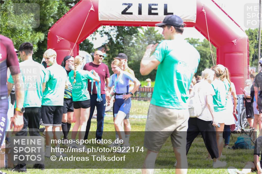 21.06.2026 - 29. Vierlanden-Triathlon Andreas Tolksdorf http://msf.ph/oto/9922174 21.06.2026 13:46:23 Ziel 681, 840, 1047 meine-sportfotos.de
