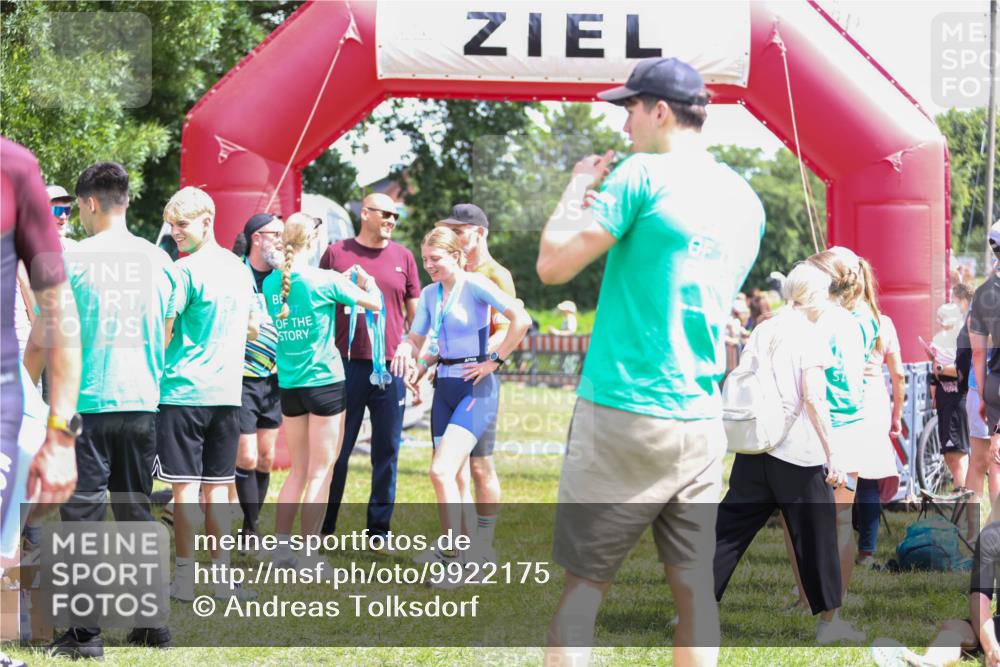 21.06.2026 - 29. Vierlanden-Triathlon Andreas Tolksdorf http://msf.ph/oto/9922175 21.06.2026 13:46:23 Ziel 681, 840, 1047 meine-sportfotos.de