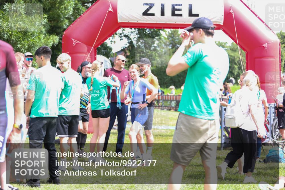 21.06.2026 - 29. Vierlanden-Triathlon Andreas Tolksdorf http://msf.ph/oto/9922177 21.06.2026 13:46:23 Ziel 681, 840, 1047 meine-sportfotos.de