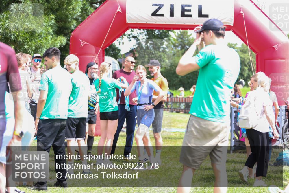 21.06.2026 - 29. Vierlanden-Triathlon Andreas Tolksdorf http://msf.ph/oto/9922178 21.06.2026 13:46:23 Ziel 681, 840, 1047 meine-sportfotos.de