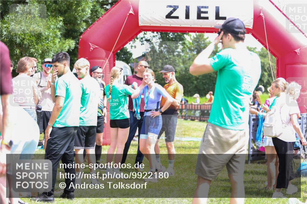 21.06.2026 - 29. Vierlanden-Triathlon Andreas Tolksdorf http://msf.ph/oto/9922180 21.06.2026 13:46:23 Ziel 681, 840, 1047 meine-sportfotos.de