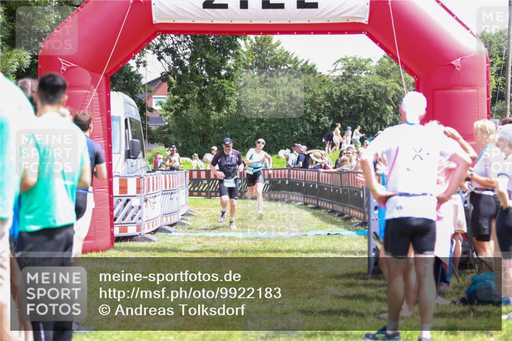 21.06.2026 - 29. Vierlanden-Triathlon Andreas Tolksdorf http://msf.ph/oto/9922183 21.06.2026 13:47:34 Ziel 669, 833, 1065 meine-sportfotos.de