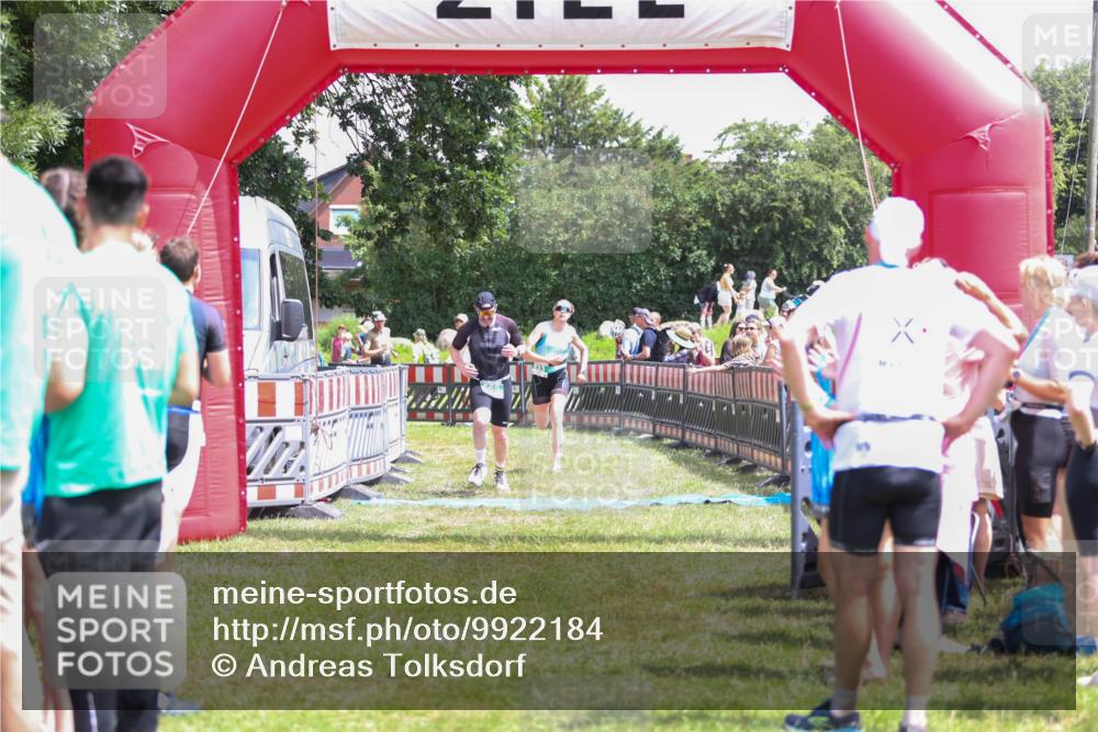 21.06.2026 - 29. Vierlanden-Triathlon Andreas Tolksdorf http://msf.ph/oto/9922184 21.06.2026 13:47:34 Ziel 669, 833, 1065 meine-sportfotos.de