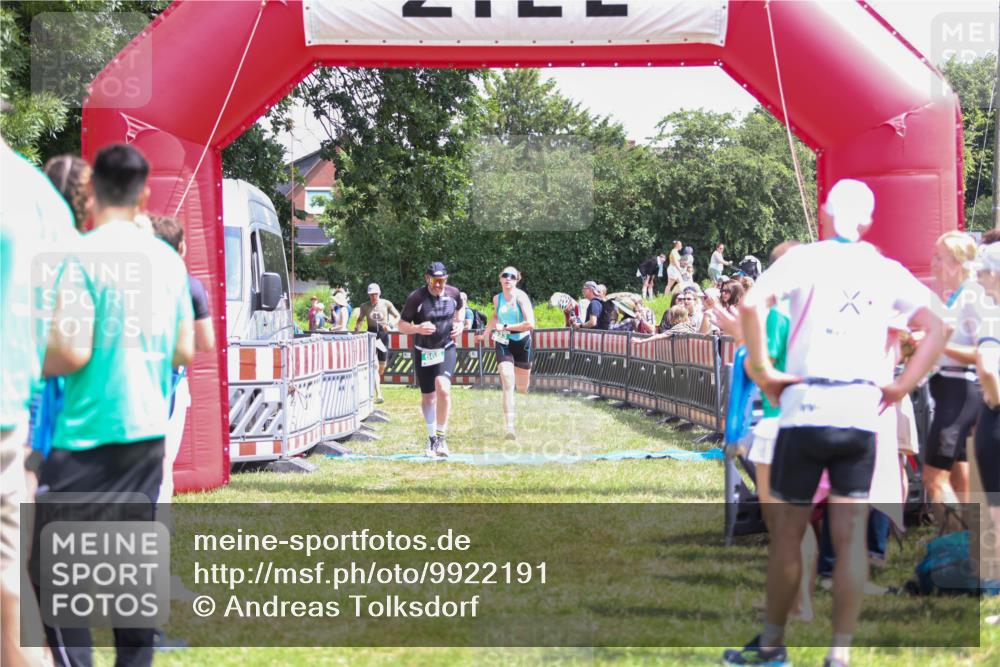 21.06.2026 - 29. Vierlanden-Triathlon Andreas Tolksdorf http://msf.ph/oto/9922191 21.06.2026 13:47:34 Ziel 669, 833, 1065 meine-sportfotos.de
