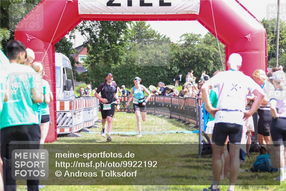 21.06.2026 - 29. Vierlanden-Triathlon Andreas Tolksdorf http://msf.ph/oto/9922192 21.06.2026 13:47:35 Ziel 669, 833, 1065 meine-sportfotos.de