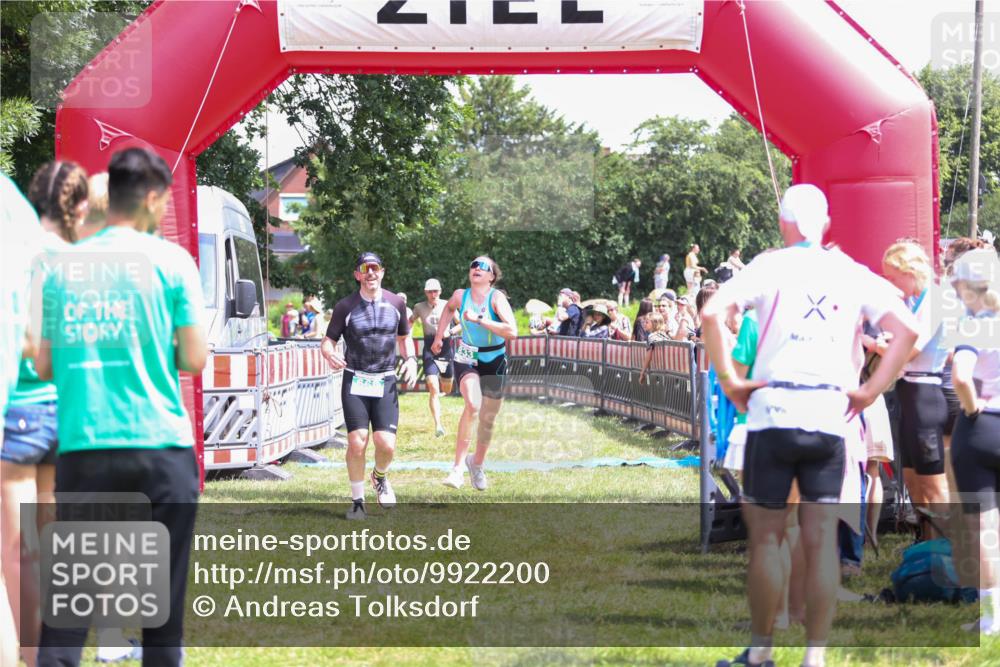 21.06.2026 - 29. Vierlanden-Triathlon Andreas Tolksdorf http://msf.ph/oto/9922200 21.06.2026 13:47:35 Ziel 669, 833, 1065 meine-sportfotos.de