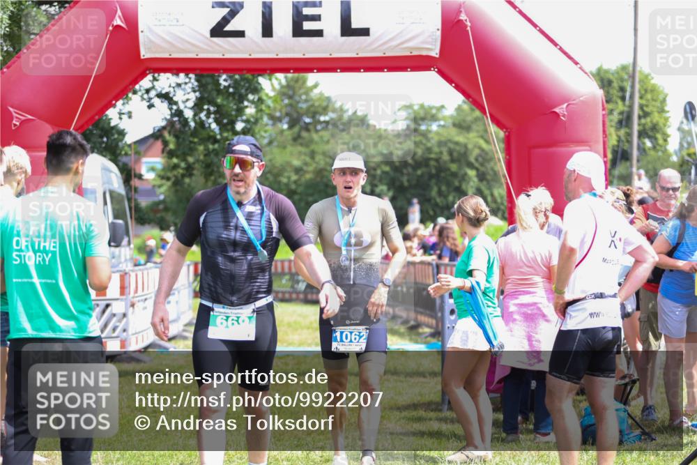 21.06.2026 - 29. Vierlanden-Triathlon Andreas Tolksdorf http://msf.ph/oto/9922207 21.06.2026 13:47:41 Ziel 833, 1065 meine-sportfotos.de