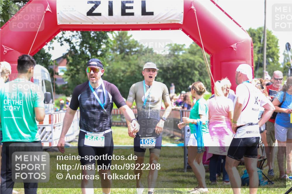 21.06.2026 - 29. Vierlanden-Triathlon Andreas Tolksdorf http://msf.ph/oto/9922208 21.06.2026 13:47:41 Ziel 833, 1065 meine-sportfotos.de