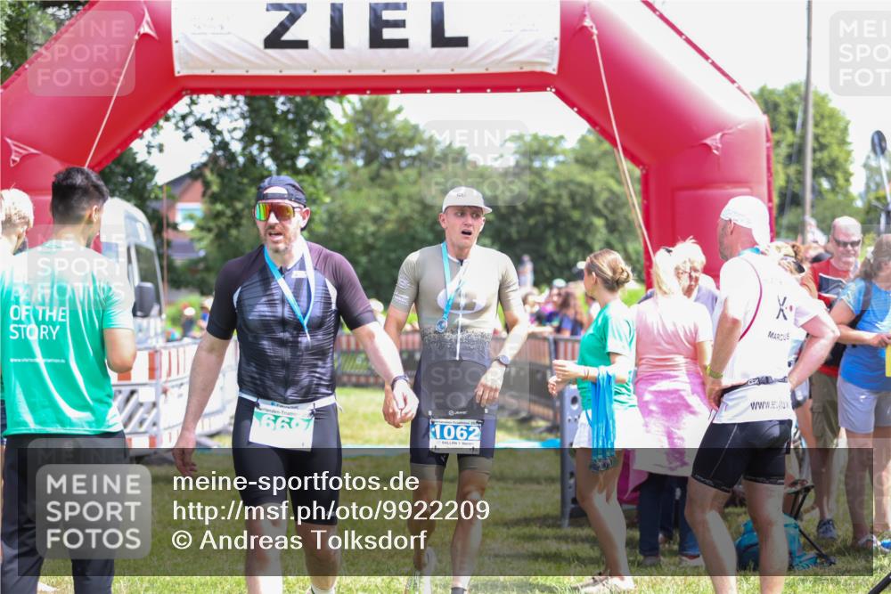 21.06.2026 - 29. Vierlanden-Triathlon Andreas Tolksdorf http://msf.ph/oto/9922209 21.06.2026 13:47:41 Ziel 833, 1065 meine-sportfotos.de