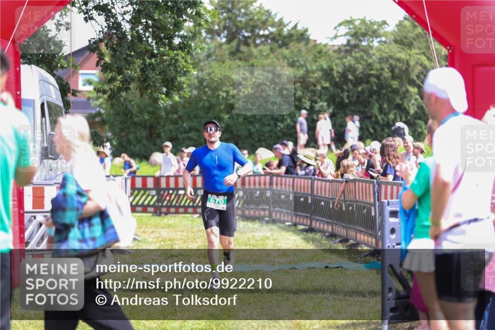 21.06.2026 - 29. Vierlanden-Triathlon Andreas Tolksdorf http://msf.ph/oto/9922210 21.06.2026 13:47:59 Ziel 87, 670 meine-sportfotos.de