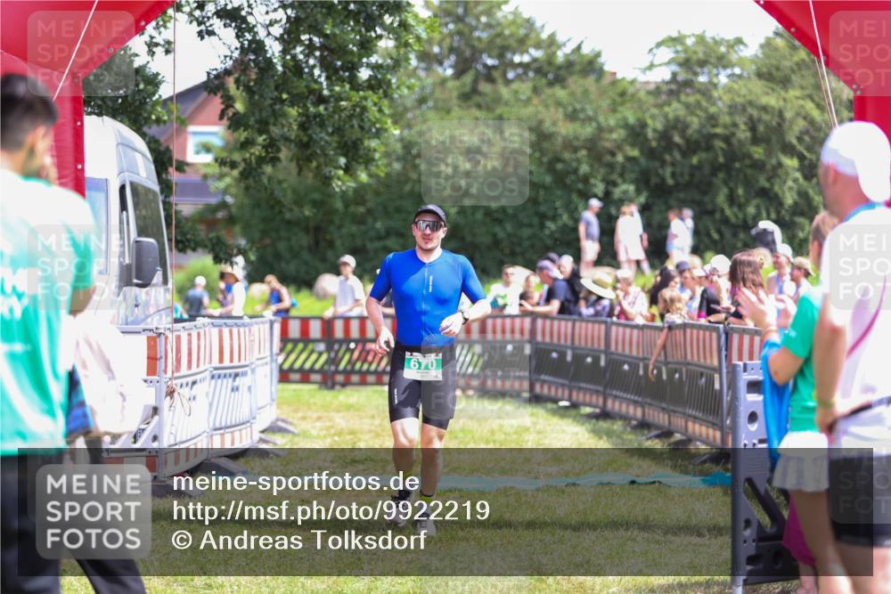 21.06.2026 - 29. Vierlanden-Triathlon Andreas Tolksdorf http://msf.ph/oto/9922219 21.06.2026 13:47:59 Ziel 87, 670 meine-sportfotos.de