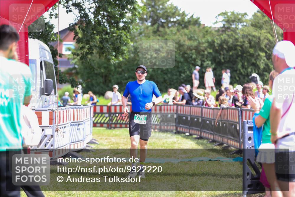 21.06.2026 - 29. Vierlanden-Triathlon Andreas Tolksdorf http://msf.ph/oto/9922220 21.06.2026 13:47:59 Ziel 87, 670 meine-sportfotos.de