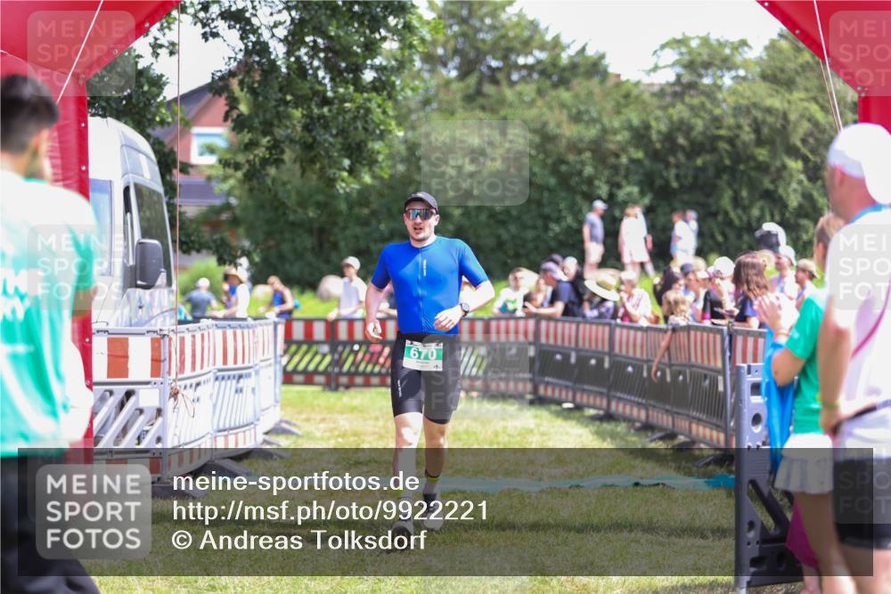 21.06.2026 - 29. Vierlanden-Triathlon Andreas Tolksdorf http://msf.ph/oto/9922221 21.06.2026 13:47:59 Ziel 87, 670 meine-sportfotos.de