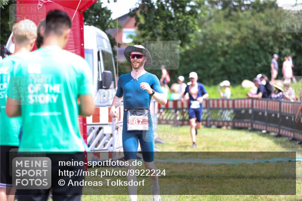 21.06.2026 - 29. Vierlanden-Triathlon Andreas Tolksdorf http://msf.ph/oto/9922224 21.06.2026 13:48:10 Ziel 64, 87, 806 meine-sportfotos.de