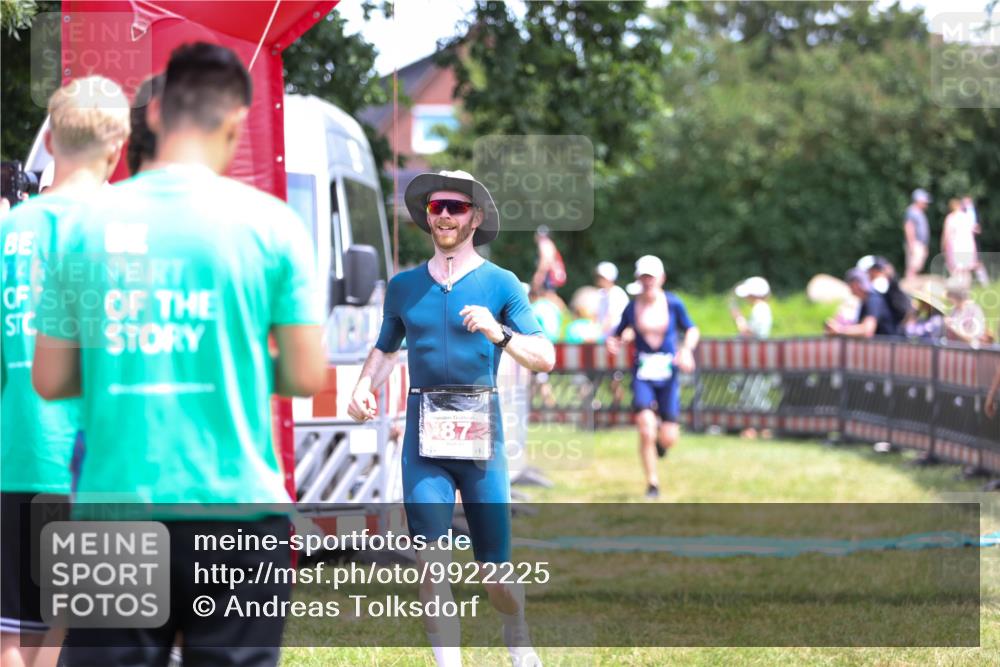21.06.2026 - 29. Vierlanden-Triathlon Andreas Tolksdorf http://msf.ph/oto/9922225 21.06.2026 13:48:10 Ziel 64, 87, 806 meine-sportfotos.de