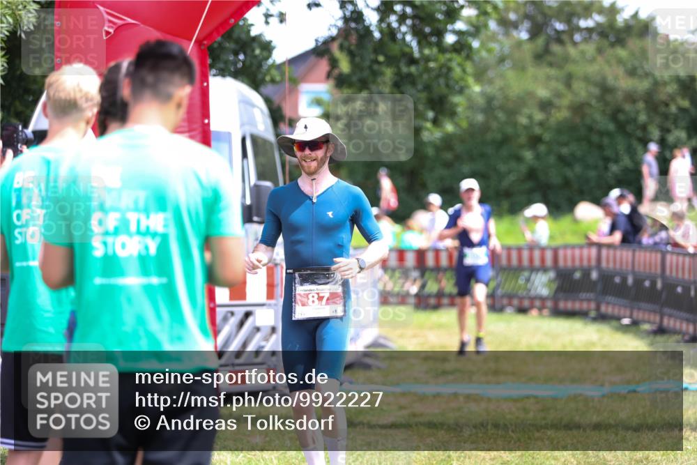 21.06.2026 - 29. Vierlanden-Triathlon Andreas Tolksdorf http://msf.ph/oto/9922227 21.06.2026 13:48:10 Ziel 64, 87, 806 meine-sportfotos.de