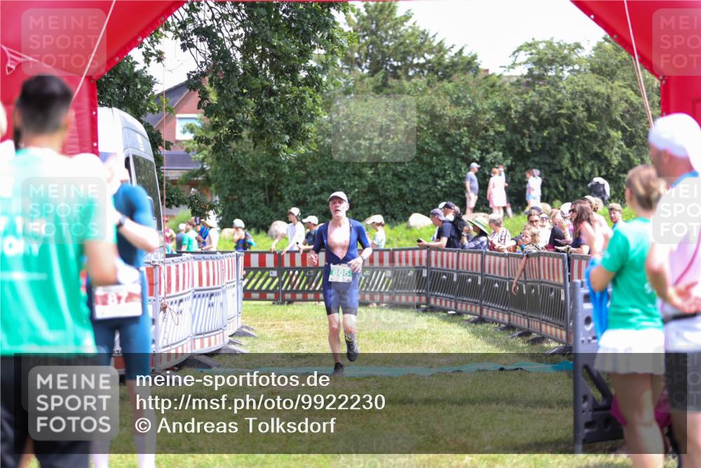 21.06.2026 - 29. Vierlanden-Triathlon Andreas Tolksdorf http://msf.ph/oto/9922230 21.06.2026 13:48:11 Ziel 64, 87, 806 meine-sportfotos.de