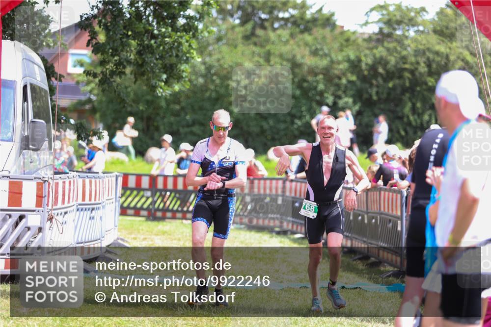 21.06.2026 - 29. Vierlanden-Triathlon Andreas Tolksdorf http://msf.ph/oto/9922246 21.06.2026 13:48:36 Ziel 768, 781, 889 meine-sportfotos.de