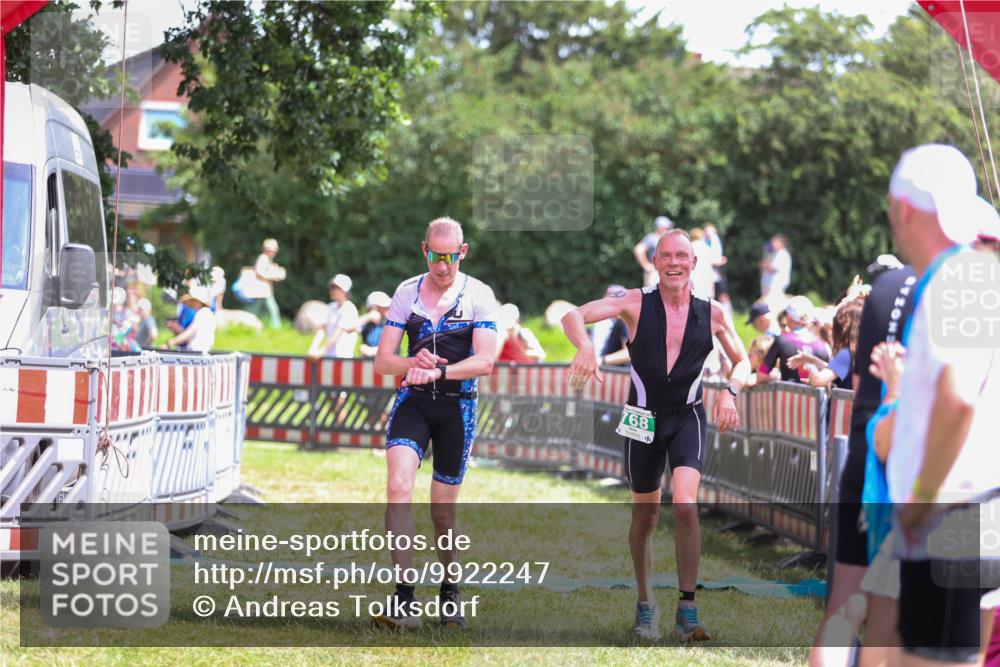 21.06.2026 - 29. Vierlanden-Triathlon Andreas Tolksdorf http://msf.ph/oto/9922247 21.06.2026 13:48:36 Ziel 768, 781, 889 meine-sportfotos.de