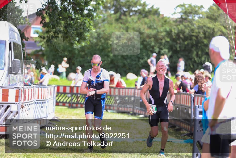 21.06.2026 - 29. Vierlanden-Triathlon Andreas Tolksdorf http://msf.ph/oto/9922251 21.06.2026 13:48:36 Ziel 768, 781, 889 meine-sportfotos.de