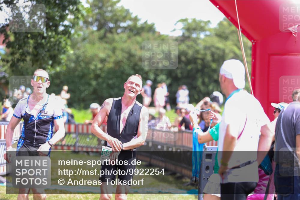 21.06.2026 - 29. Vierlanden-Triathlon Andreas Tolksdorf http://msf.ph/oto/9922254 21.06.2026 13:48:38 Ziel 768, 781, 889 meine-sportfotos.de
